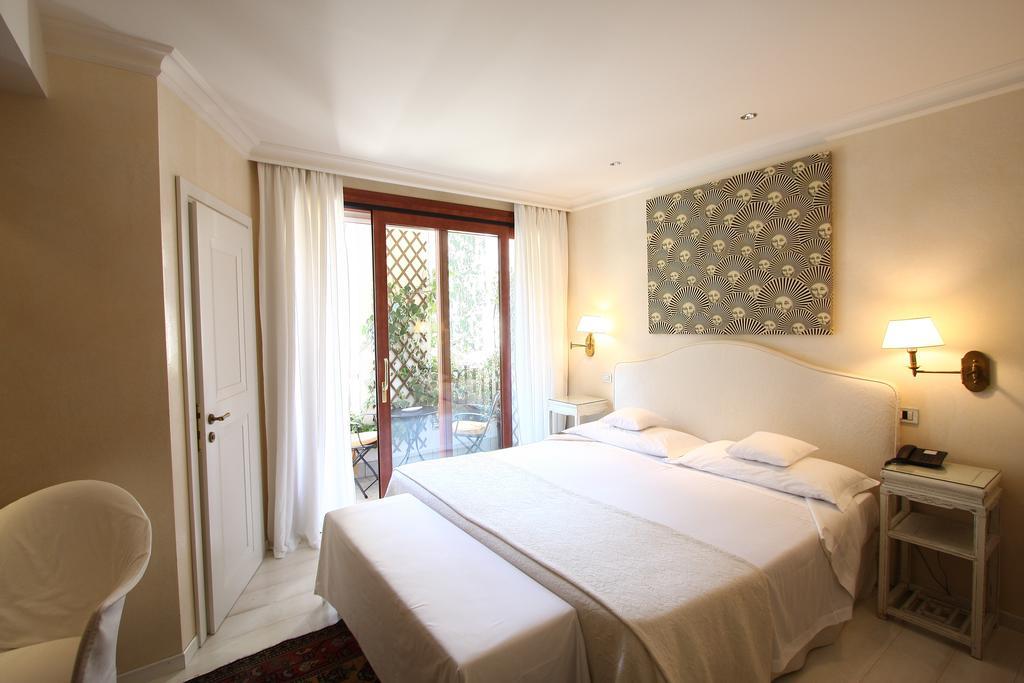 Charming Hotel Dei Chiostri フォッリーナ エクステリア 写真