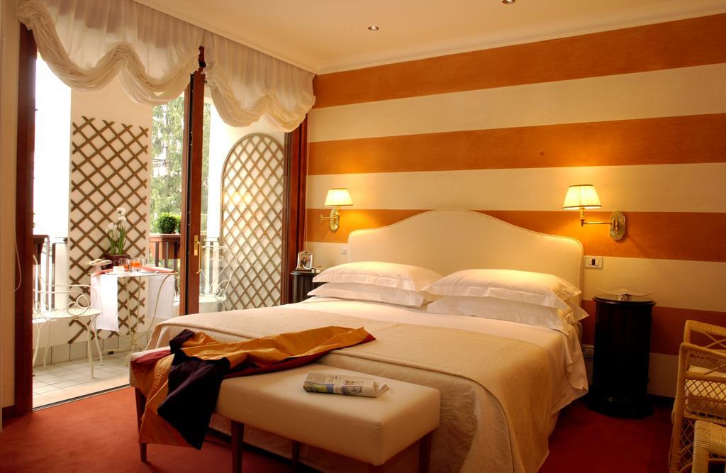 Charming Hotel Dei Chiostri フォッリーナ エクステリア 写真