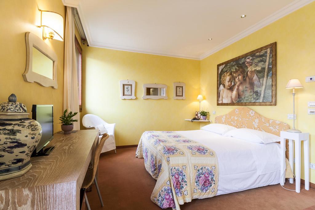 Charming Hotel Dei Chiostri フォッリーナ エクステリア 写真