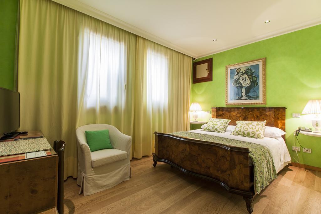 Charming Hotel Dei Chiostri フォッリーナ エクステリア 写真