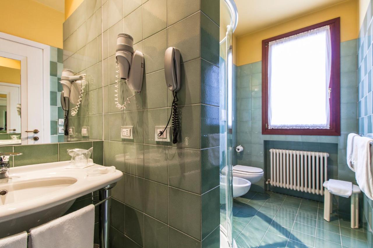 Charming Hotel Dei Chiostri フォッリーナ エクステリア 写真