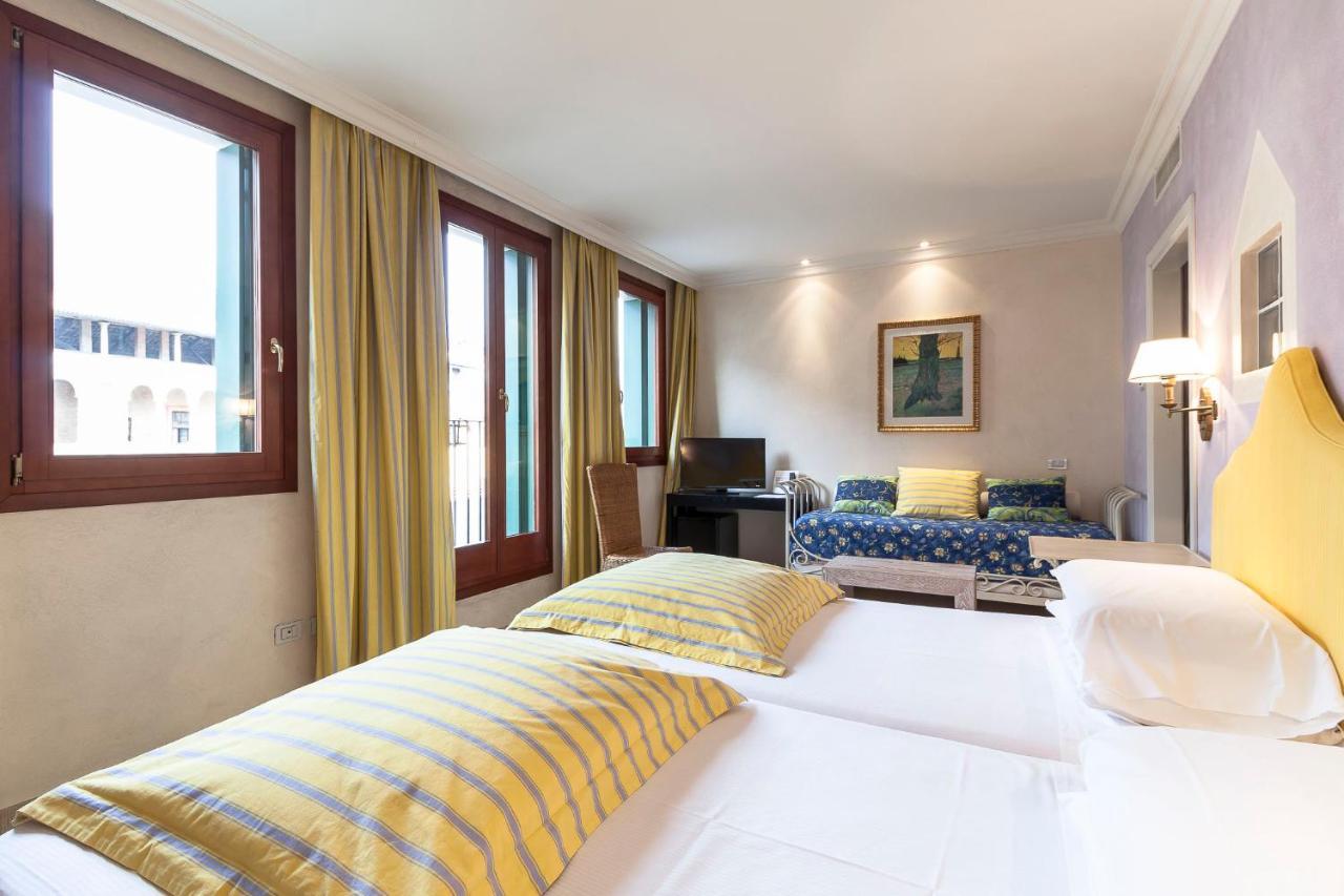 Charming Hotel Dei Chiostri フォッリーナ エクステリア 写真